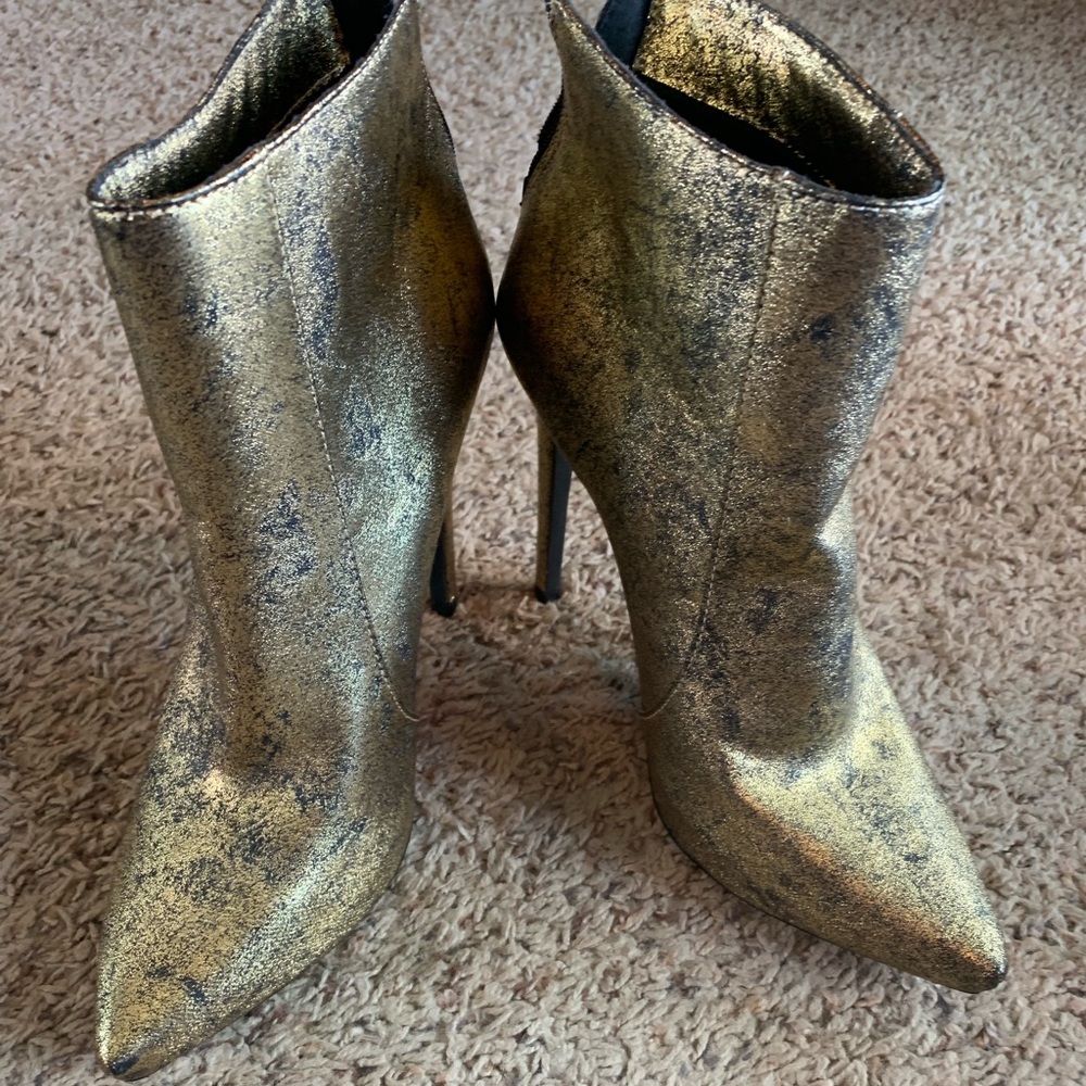 Gold Michael Antonio ankle pointed toe booties 7